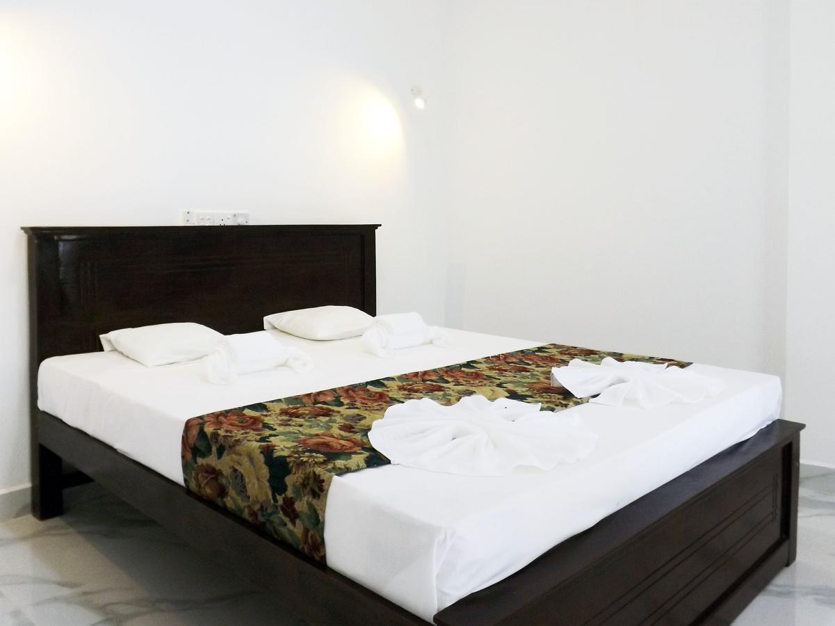 Hotel "Diana" Хіккадува Екстер'єр фото